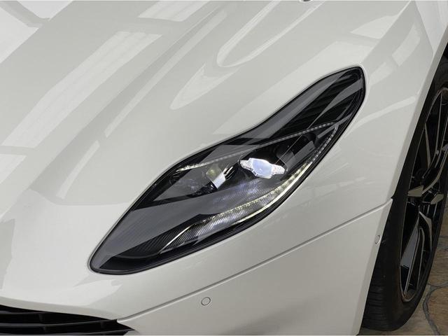 ＤＢ１１ Ｖ８　正規Ｄ車　カーボンインテリア　　デュオトーンレザー　レザールーフ　メモリ付パワシート　シートヒーター・ベンチレーション　純正２０ｉｎアルミ　全方位カメラ　Ｐアシスト（54枚目）