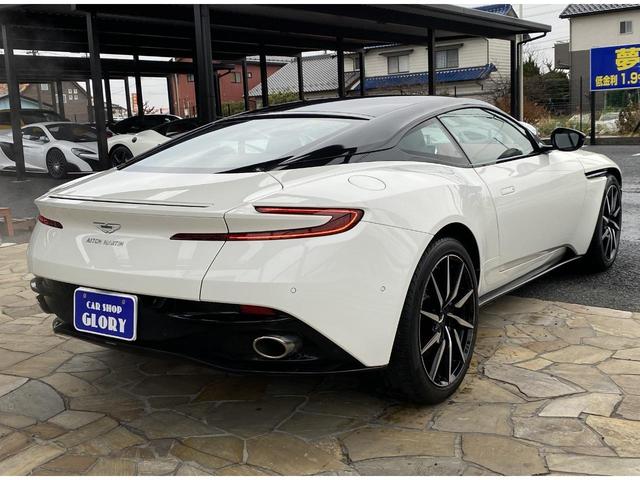 ＤＢ１１ Ｖ８　正規Ｄ車　カーボンインテリア　　デュオトーンレザー　レザールーフ　メモリ付パワシート　シートヒーター・ベンチレーション　純正２０ｉｎアルミ　全方位カメラ　Ｐアシスト（61枚目）