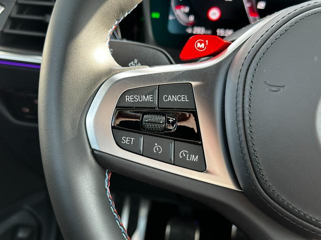 Ｍ４ Ｍ４クーペ　Ｄ車　１オーナー　６速ＭＴ　パーキングアシストプラス　カーボンＲ　パワーシート　ＨＵＤ　スポーツエキゾースト　ＡｐｐｌｅＣａｒＰｌａｙ　アンビエントライト　アルミＦ１９／Ｒ２０　ＢＭＷレーザーライト（21枚目）