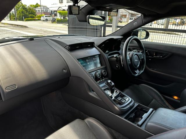 Ｆタイプ Ｒ－ダイナミック　クーペ　Ｄ車　黒革シート　シートメモリ付パワーシート　ＭＥＲＩＤＩＡＮサウンド　ＡｐｐｌｅＣａｒＰｌａｙ　純正アルミホイール２０インチ　レッドキャリパー　電動式リアウィング　Ｐセンサー　Ｂカメラ（35枚目）