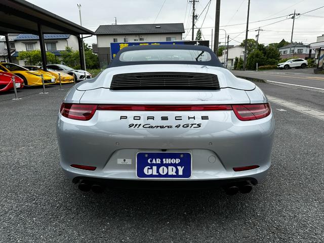 ９１１ ９１１カレラ４ＧＴＳ　カブリオレ　Ｄ車　右Ｈ　スポーツクロノＰＫＧ　スポーツエグゾースト　ＢＯＳＥサウンド　カーボンインテリア　ハーフレザー　シートメモリ・ヒーター　純正アルミホイール２０インチ　イエローキャリパー　Ｂカメラ（6枚目）