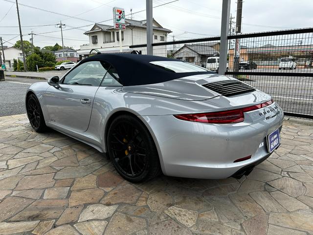 ９１１ ９１１カレラ４ＧＴＳ　カブリオレ　Ｄ車　右Ｈ　スポーツクロノＰＫＧ　スポーツエグゾースト　ＢＯＳＥサウンド　カーボンインテリア　ハーフレザー　シートメモリ・ヒーター　純正アルミホイール２０インチ　イエローキャリパー　Ｂカメラ（8枚目）