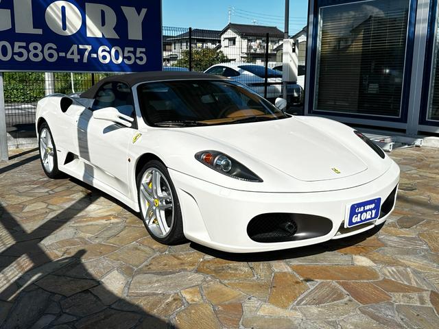 Ｆ４３０スパイダー Ｆ１　正規Ｄ車　カーボンブレーキ　チャレンジグリル　デイトナシート　クラッチ残７２　　純正アルミホイール１９インチ　フェラーリスクーデリアシールド　Ｂカメラ（7枚目）