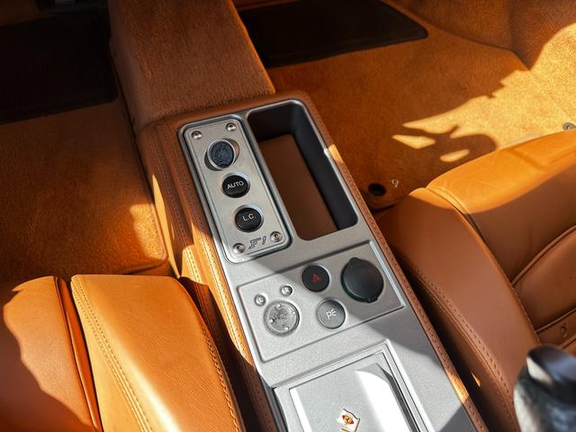 Ｆ４３０スパイダー Ｆ１　正規Ｄ車　カーボンブレーキ　チャレンジグリル　デイトナシート　クラッチ残７２　　純正アルミホイール１９インチ　フェラーリスクーデリアシールド　Ｂカメラ（22枚目）