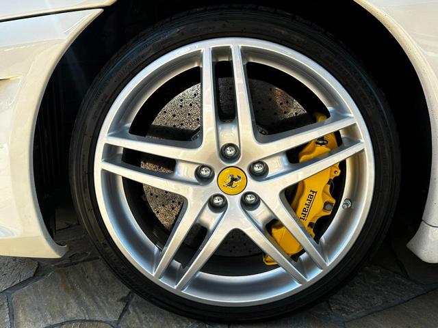 Ｆ４３０スパイダー Ｆ１　正規Ｄ車　カーボンブレーキ　チャレンジグリル　デイトナシート　クラッチ残７２　　純正アルミホイール１９インチ　フェラーリスクーデリアシールド　Ｂカメラ（30枚目）
