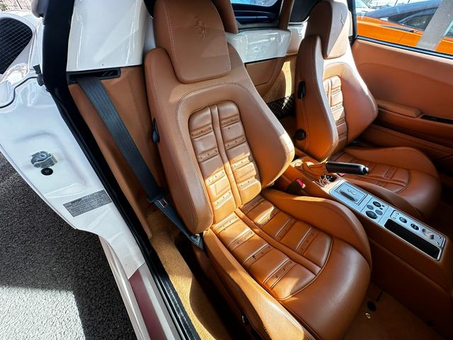 Ｆ４３０スパイダー Ｆ１　正規Ｄ車　カーボンブレーキ　チャレンジグリル　デイトナシート　クラッチ残７２　　純正アルミホイール１９インチ　フェラーリスクーデリアシールド　Ｂカメラ（33枚目）
