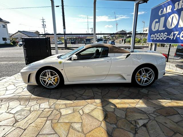 Ｆ４３０スパイダー Ｆ１　正規Ｄ車　カーボンブレーキ　チャレンジグリル　デイトナシート　クラッチ残７２　　純正アルミホイール１９インチ　フェラーリスクーデリアシールド　Ｂカメラ（50枚目）