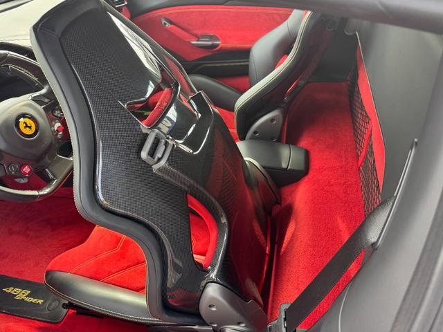 ４８８スパイダー ベースグレード　正規Ｄ車　ＬＥＤカーボンステアリング　カーボンインテリア　カーボンバケットシート　２０インチ鍛造アルミホイール　イエローキャリパー　カーボンセラミックブレーキ　Ｂカメラ　前後Ｐセンサー（36枚目）