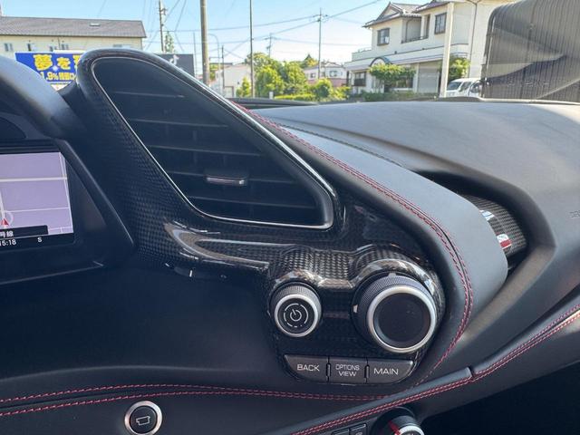 488GTB ベースグレード D車 1年走行無制限保証 LEDハンドル Fリフター カーボンセラミックブレーキ レッドキャリパー Bカメラ(24枚目)