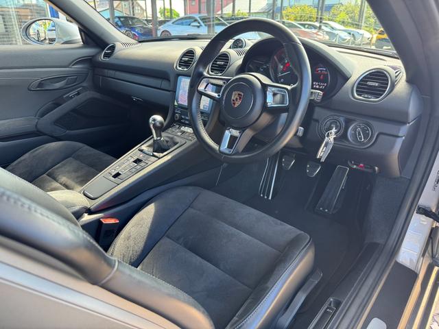 ７１８スパイダー ７１８スパイダー　Ｄ車　１年保証　ＧＴシルバーメタリック　ＧＴスポーツステアリング　ＰＤＬＳ　スポーツクロノＰＫＧ　スポーツエキゾースト　ＰＳＥコントローラー　Ｂカメラ（16枚目）