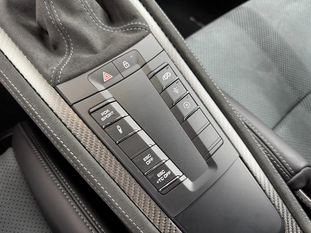７１８ケイマン ７１８ケイマンＧＴ４　Ｄ車　新車保証　ＯＰ５４０　ヴァイザッハパッケージ　スポーツクロノＰＫＧ　スポーツエキゾースト　ＰＣＣＢ　ライトデザインパッケージ　ＢＯＳＥサウンド　カーボンウィンドウトライアングルトリム　Ｆリフター（22枚目）