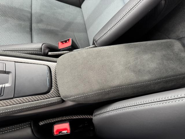 ７１８ケイマン ７１８ケイマンＧＴ４　Ｄ車　新車保証　ＯＰ５４０　ヴァイザッハパッケージ　スポーツクロノＰＫＧ　スポーツエキゾースト　ＰＣＣＢ　ライトデザインパッケージ　ＢＯＳＥサウンド　カーボンウィンドウトライアングルトリム　Ｆリフター（23枚目）