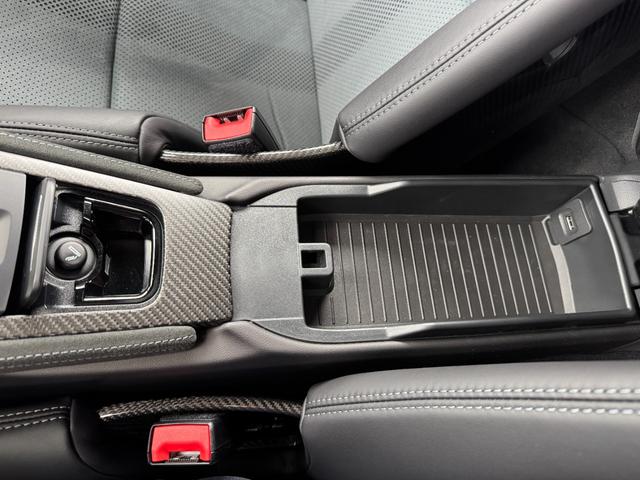 ７１８ケイマン ７１８ケイマンＧＴ４　Ｄ車　新車保証　ＯＰ５４０　ヴァイザッハパッケージ　スポーツクロノＰＫＧ　スポーツエキゾースト　ＰＣＣＢ　ライトデザインパッケージ　ＢＯＳＥサウンド　カーボンウィンドウトライアングルトリム　Ｆリフター（24枚目）