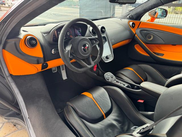 540C ベースグレード D車 1年走行無制限保証 カーボンエクステリアパック ラグジュアリーパック B&Wオーディオ セキュリティパック Bカメラ(16枚目)