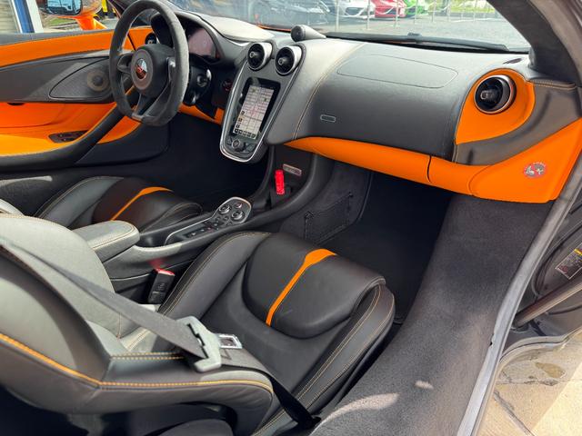 540C ベースグレード D車 1年走行無制限保証 カーボンエクステリアパック ラグジュアリーパック B&Wオーディオ セキュリティパック Bカメラ(28枚目)