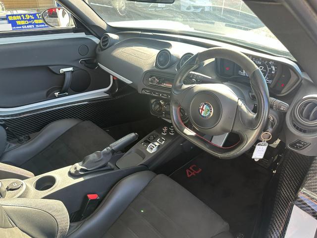 ４Ｃ ベースグレード　正規Ｄ車　１年走行無制限保証　タイベル交換済　ハーフレザー　パドルシフト　純正アルミホイールＦ１８Ｒ１９　イエローキャリパー（17枚目）