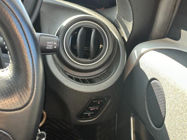 ４Ｃ ベースグレード　正規Ｄ車　１年走行無制限保証　タイベル交換済　ハーフレザー　パドルシフト　純正アルミホイールＦ１８Ｒ１９　イエローキャリパー（21枚目）