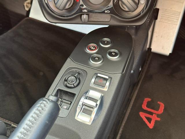 ４Ｃ ベースグレード　正規Ｄ車　１年走行無制限保証　タイベル交換済　ハーフレザー　パドルシフト　純正アルミホイールＦ１８Ｒ１９　イエローキャリパー（27枚目）