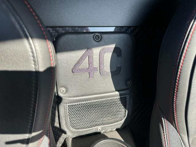 ４Ｃ ベースグレード　正規Ｄ車　１年走行無制限保証　タイベル交換済　ハーフレザー　パドルシフト　純正アルミホイールＦ１８Ｒ１９　イエローキャリパー（30枚目）