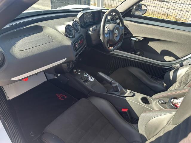 ４Ｃ ベースグレード　正規Ｄ車　１年走行無制限保証　タイベル交換済　ハーフレザー　パドルシフト　純正アルミホイールＦ１８Ｒ１９　イエローキャリパー（32枚目）