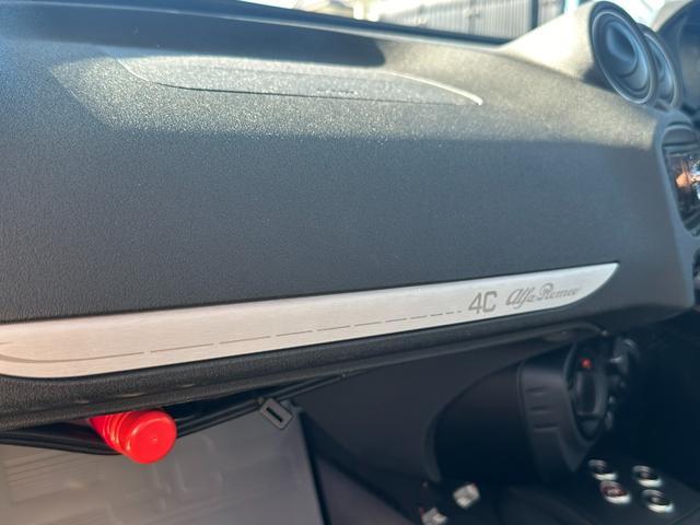 ４Ｃ ベースグレード　正規Ｄ車　１年走行無制限保証　タイベル交換済　ハーフレザー　パドルシフト　純正アルミホイールＦ１８Ｒ１９　イエローキャリパー（33枚目）