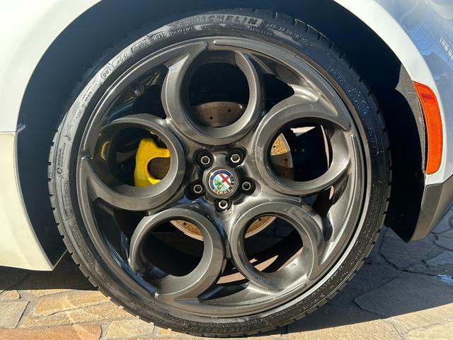 ４Ｃ ベースグレード　正規Ｄ車　１年走行無制限保証　タイベル交換済　ハーフレザー　パドルシフト　純正アルミホイールＦ１８Ｒ１９　イエローキャリパー（36枚目）