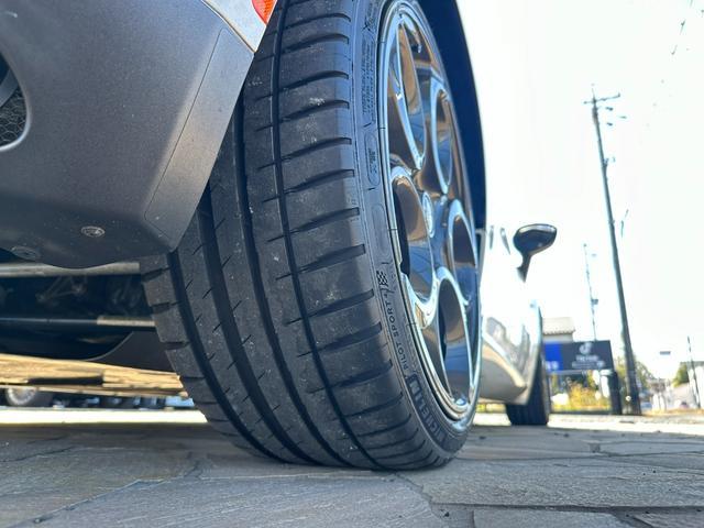 ４Ｃ ベースグレード　正規Ｄ車　１年走行無制限保証　タイベル交換済　ハーフレザー　パドルシフト　純正アルミホイールＦ１８Ｒ１９　イエローキャリパー（37枚目）