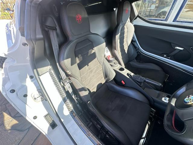 ４Ｃ ベースグレード　正規Ｄ車　１年走行無制限保証　タイベル交換済　ハーフレザー　パドルシフト　純正アルミホイールＦ１８Ｒ１９　イエローキャリパー（38枚目）