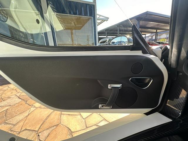 ４Ｃ ベースグレード　正規Ｄ車　１年走行無制限保証　タイベル交換済　ハーフレザー　パドルシフト　純正アルミホイールＦ１８Ｒ１９　イエローキャリパー（42枚目）