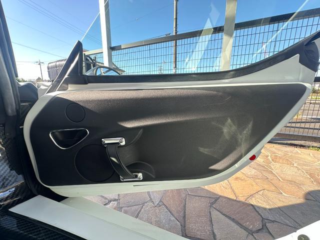 ４Ｃ ベースグレード　正規Ｄ車　１年走行無制限保証　タイベル交換済　ハーフレザー　パドルシフト　純正アルミホイールＦ１８Ｒ１９　イエローキャリパー（43枚目）