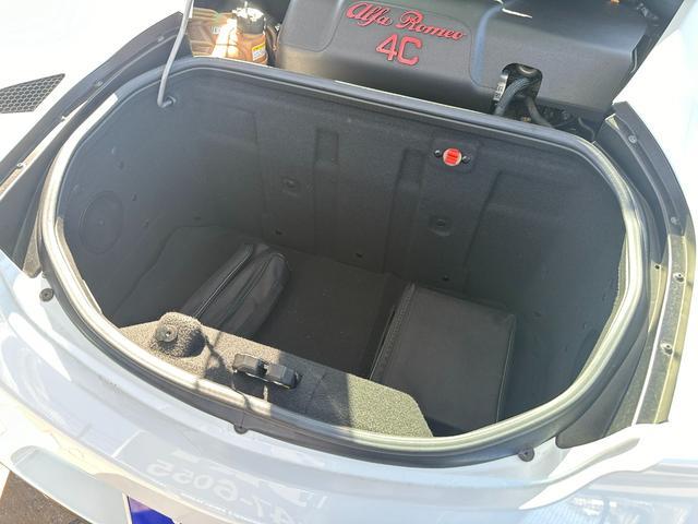 ４Ｃ ベースグレード　正規Ｄ車　１年走行無制限保証　タイベル交換済　ハーフレザー　パドルシフト　純正アルミホイールＦ１８Ｒ１９　イエローキャリパー（51枚目）