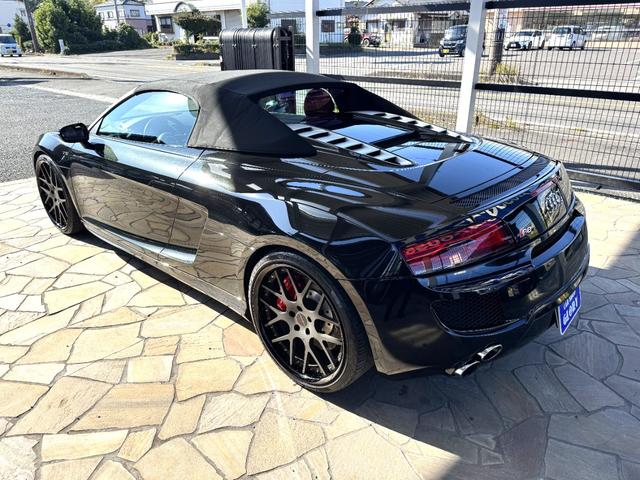 R8スパイダー ベースグレード D車 1年走行無制限保証 パンサーブラック ABTカーボンエアロ カーボンインテリア 社外ナビ 社外ホイール(純正有) シートヒーター フロントプロテクション Bカメラ(9枚目)