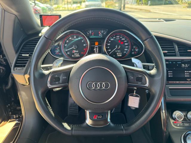 R8スパイダー ベースグレード D車 1年走行無制限保証 パンサーブラック ABTカーボンエアロ カーボンインテリア 社外ナビ 社外ホイール(純正有) シートヒーター フロントプロテクション Bカメラ(17枚目)