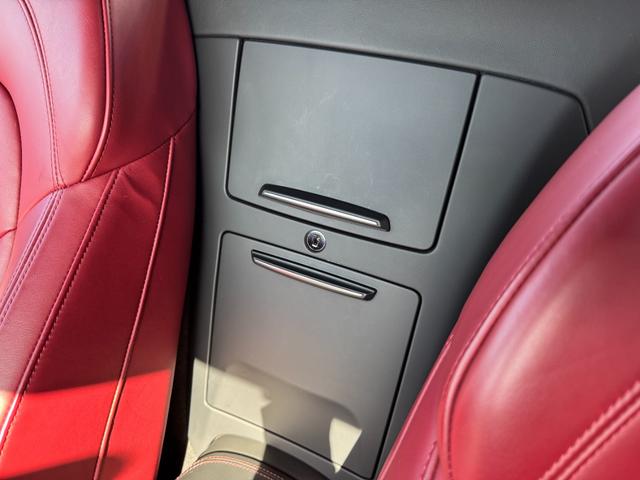 R8スパイダー ベースグレード D車 1年走行無制限保証 パンサーブラック ABTカーボンエアロ カーボンインテリア 社外ナビ 社外ホイール(純正有) シートヒーター フロントプロテクション Bカメラ(26枚目)