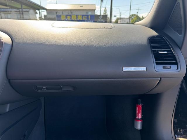 R8スパイダー ベースグレード D車 1年走行無制限保証 パンサーブラック ABTカーボンエアロ カーボンインテリア 社外ナビ 社外ホイール(純正有) シートヒーター フロントプロテクション Bカメラ(29枚目)