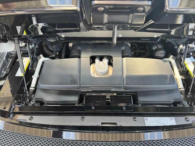 R8スパイダー ベースグレード D車 1年走行無制限保証 パンサーブラック ABTカーボンエアロ カーボンインテリア 社外ナビ 社外ホイール(純正有) シートヒーター フロントプロテクション Bカメラ(31枚目)