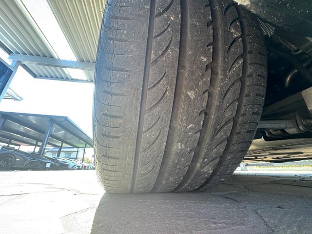 R8スパイダー ベースグレード D車 1年走行無制限保証 パンサーブラック ABTカーボンエアロ カーボンインテリア 社外ナビ 社外ホイール(純正有) シートヒーター フロントプロテクション Bカメラ(36枚目)