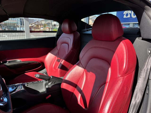 R8スパイダー ベースグレード D車 1年走行無制限保証 パンサーブラック ABTカーボンエアロ カーボンインテリア 社外ナビ 社外ホイール(純正有) シートヒーター フロントプロテクション Bカメラ(38枚目)