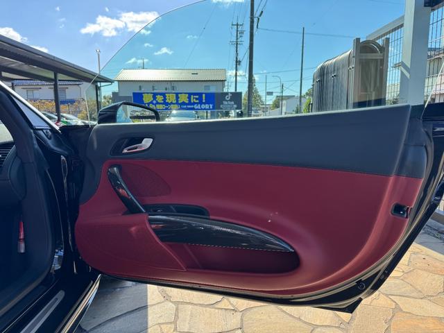 R8スパイダー ベースグレード D車 1年走行無制限保証 パンサーブラック ABTカーボンエアロ カーボンインテリア 社外ナビ 社外ホイール(純正有) シートヒーター フロントプロテクション Bカメラ(43枚目)