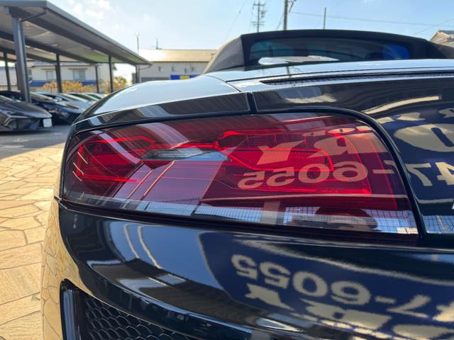 R8スパイダー ベースグレード D車 1年走行無制限保証 パンサーブラック ABTカーボンエアロ カーボンインテリア 社外ナビ 社外ホイール(純正有) シートヒーター フロントプロテクション Bカメラ(48枚目)