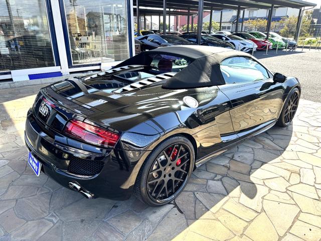 R8スパイダー ベースグレード D車 1年走行無制限保証 パンサーブラック ABTカーボンエアロ カーボンインテリア 社外ナビ 社外ホイール(純正有) シートヒーター フロントプロテクション Bカメラ(55枚目)
