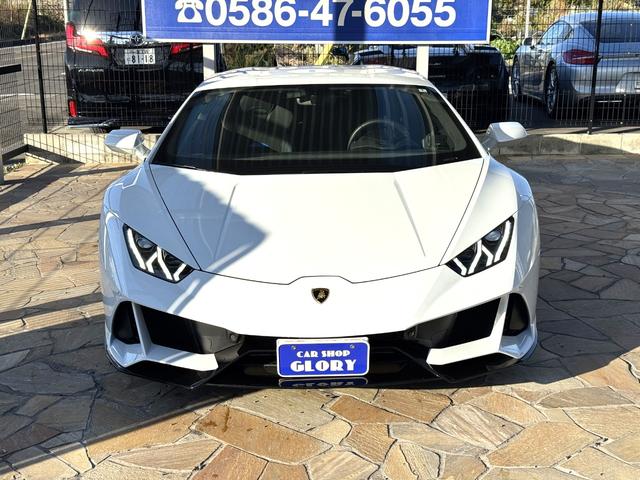 ウラカン ＥＶＯクーペ　Ｄ車　１年走行無制限保証　パワークラフト可変マフラー（純正有）　スタイルＰＫＧ　カーボンインテリア　ガラスエンジンフード　ブランディングＰＫＧ　Ｆリフター　Ｂカメラ（6枚目）