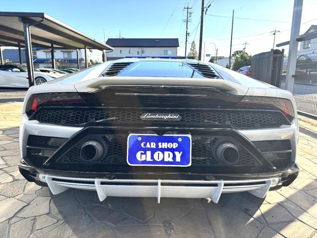 ウラカン ＥＶＯクーペ　Ｄ車　１年走行無制限保証　パワークラフト可変マフラー（純正有）　スタイルＰＫＧ　カーボンインテリア　ガラスエンジンフード　ブランディングＰＫＧ　Ｆリフター　Ｂカメラ（7枚目）