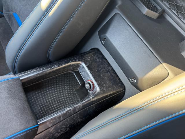 ウラカン ＥＶＯクーペ　Ｄ車　１年走行無制限保証　パワークラフト可変マフラー（純正有）　スタイルＰＫＧ　カーボンインテリア　ガラスエンジンフード　ブランディングＰＫＧ　Ｆリフター　Ｂカメラ（25枚目）