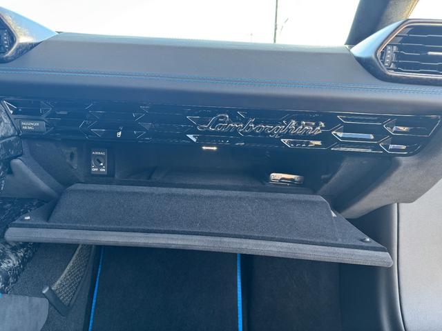 ウラカン ＥＶＯクーペ　Ｄ車　１年走行無制限保証　パワークラフト可変マフラー（純正有）　スタイルＰＫＧ　カーボンインテリア　ガラスエンジンフード　ブランディングＰＫＧ　Ｆリフター　Ｂカメラ（30枚目）