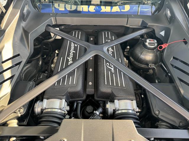 ウラカン ＥＶＯクーペ　Ｄ車　１年走行無制限保証　パワークラフト可変マフラー（純正有）　スタイルＰＫＧ　カーボンインテリア　ガラスエンジンフード　ブランディングＰＫＧ　Ｆリフター　Ｂカメラ（31枚目）