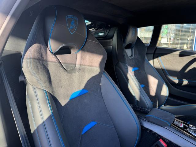 ウラカン ＥＶＯクーペ　Ｄ車　１年走行無制限保証　パワークラフト可変マフラー（純正有）　スタイルＰＫＧ　カーボンインテリア　ガラスエンジンフード　ブランディングＰＫＧ　Ｆリフター　Ｂカメラ（37枚目）