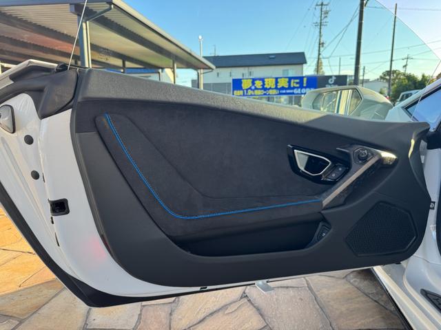 ウラカン ＥＶＯクーペ　Ｄ車　１年走行無制限保証　パワークラフト可変マフラー（純正有）　スタイルＰＫＧ　カーボンインテリア　ガラスエンジンフード　ブランディングＰＫＧ　Ｆリフター　Ｂカメラ（41枚目）