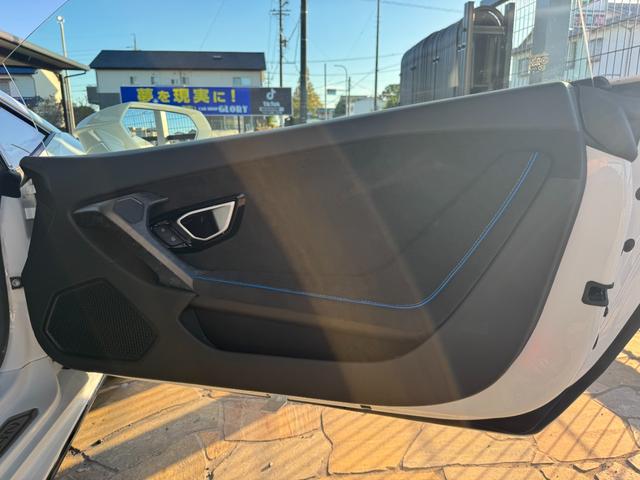 ウラカン ＥＶＯクーペ　Ｄ車　１年走行無制限保証　パワークラフト可変マフラー（純正有）　スタイルＰＫＧ　カーボンインテリア　ガラスエンジンフード　ブランディングＰＫＧ　Ｆリフター　Ｂカメラ（42枚目）
