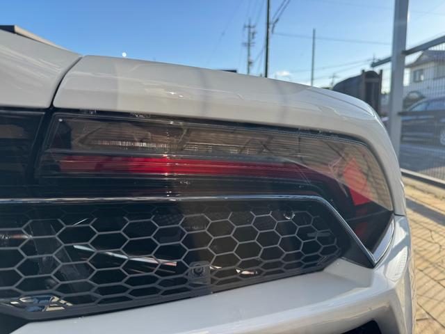 ウラカン ＥＶＯクーペ　Ｄ車　１年走行無制限保証　パワークラフト可変マフラー（純正有）　スタイルＰＫＧ　カーボンインテリア　ガラスエンジンフード　ブランディングＰＫＧ　Ｆリフター　Ｂカメラ（47枚目）